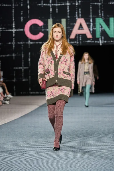 Look 12